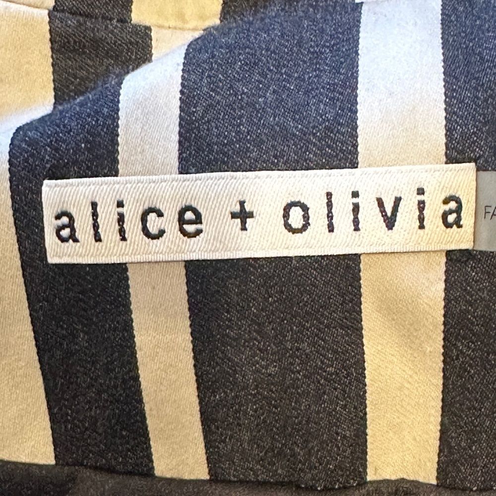 Alice + Olivia Striped Oversized Blazer/Jacket Size: M - Picture 3 of 6